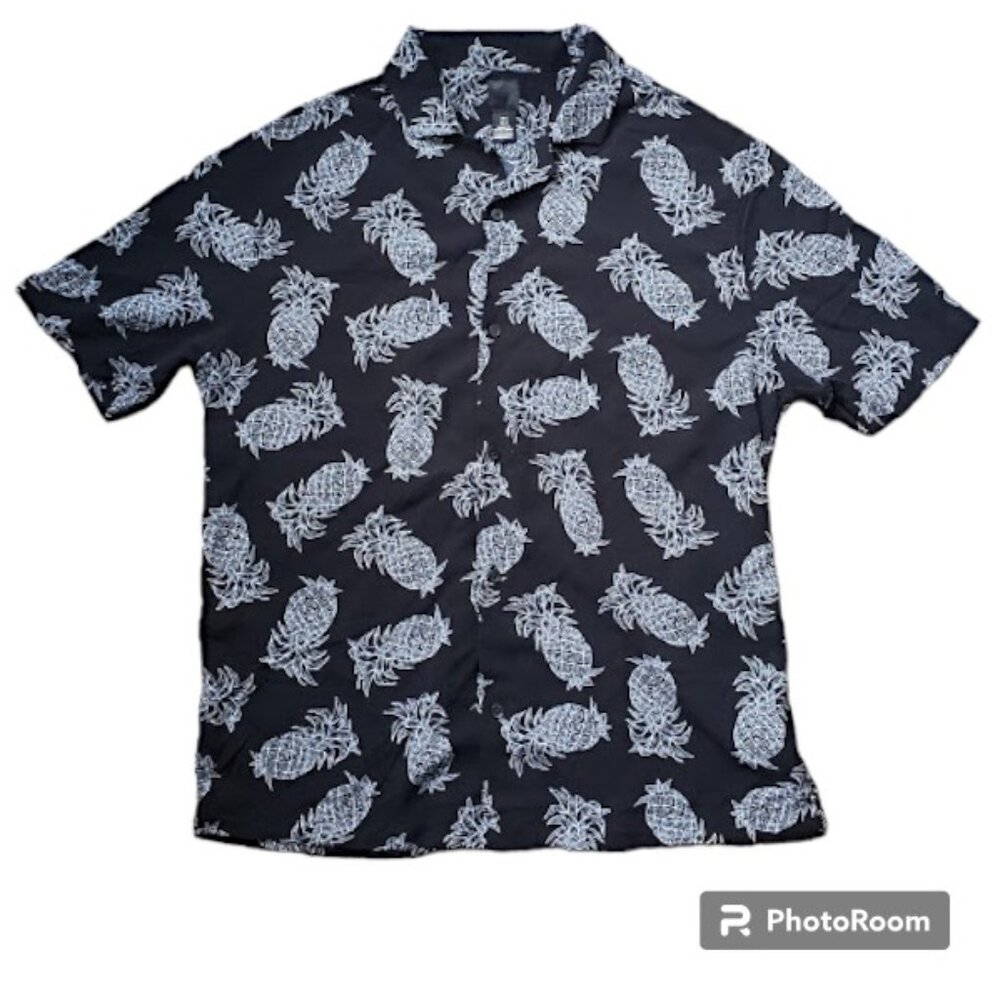 NWOT Pineapple Print Resort Shirt